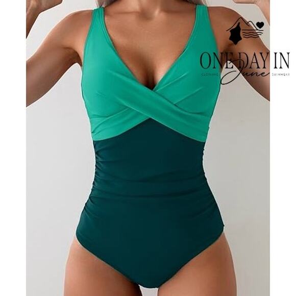 Eomenie Cross Front Tie Back One Piece Swimsuit Size 2XL - Picture 1 of 7